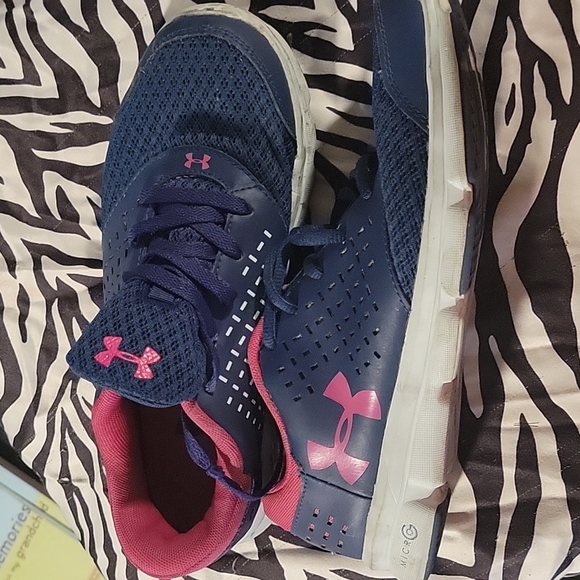 Under Armour Shoes - Picture 2 of 4